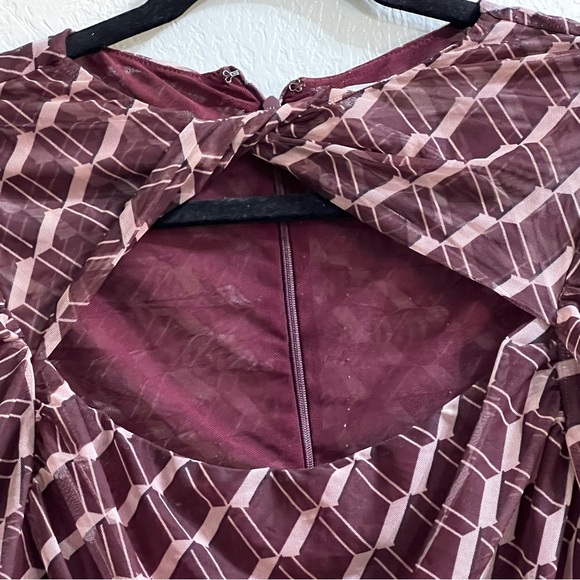 ASTR The Label Long Sleeve Demi Top Women’s Size Large Wine-Pink Geo Ruched - Picture 6 of 15